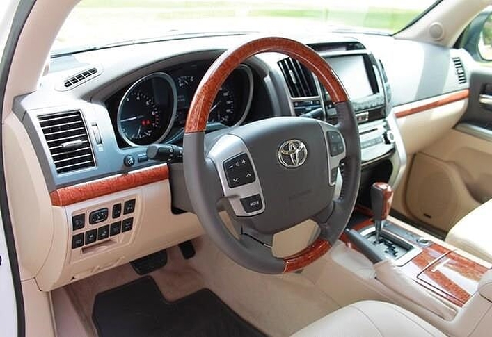 Selling 2013 Toyota Land Cruiser Base 4x4 4dr SUV