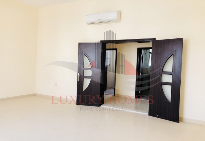 Commercial Apartment Walking Distance to Jimi Mall