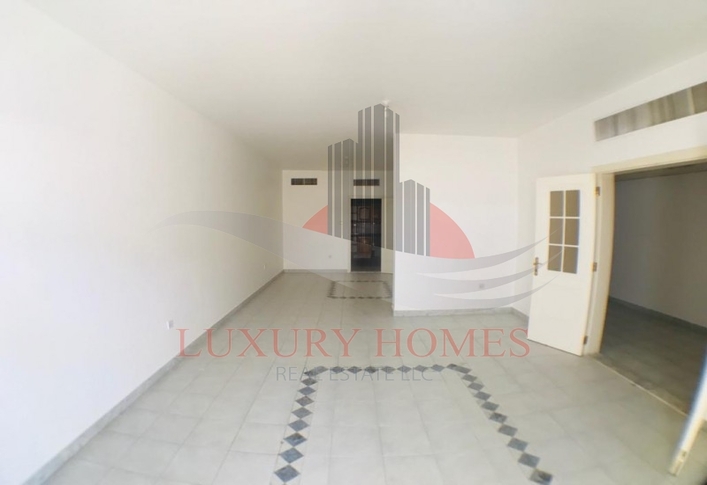 Private Ground floor Apt with Shahed Parking 