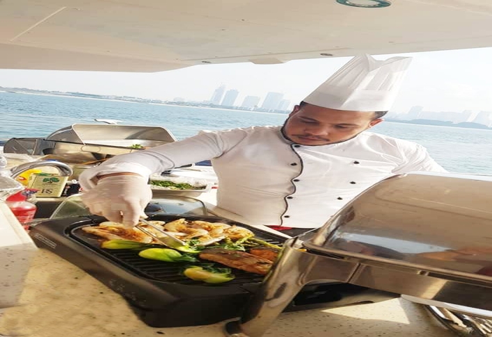 49 aed Yacht Catering in Dubai *Amazing Price* Book this week!