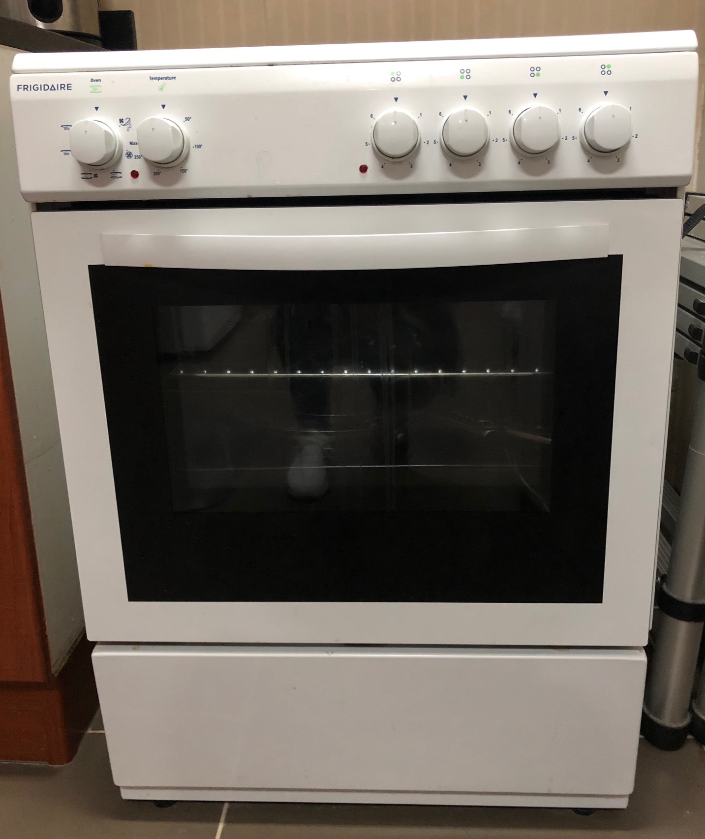 Electric oven and ceramic top cooker