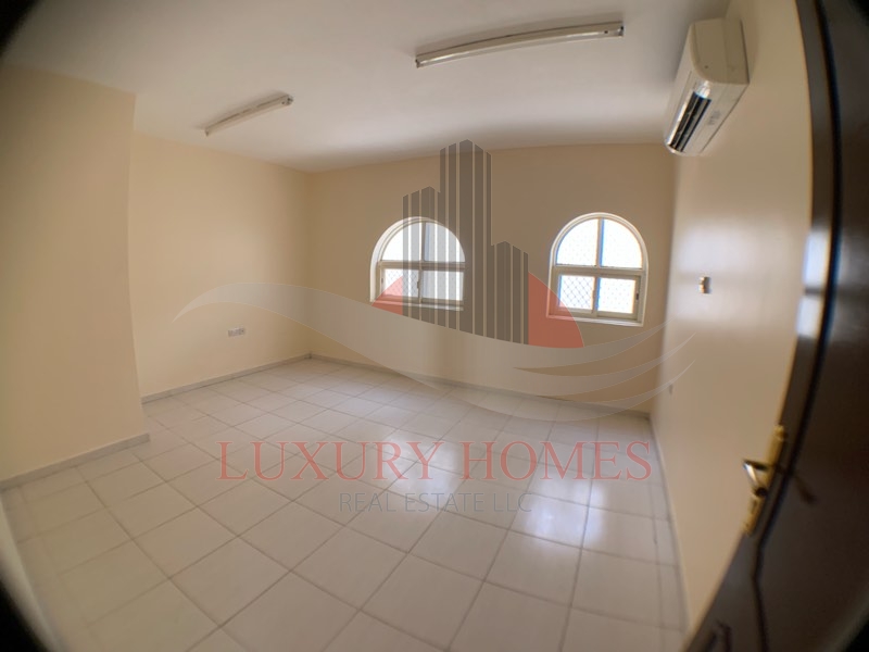 Upstairs Flat with Walking Distance to Jahili Park